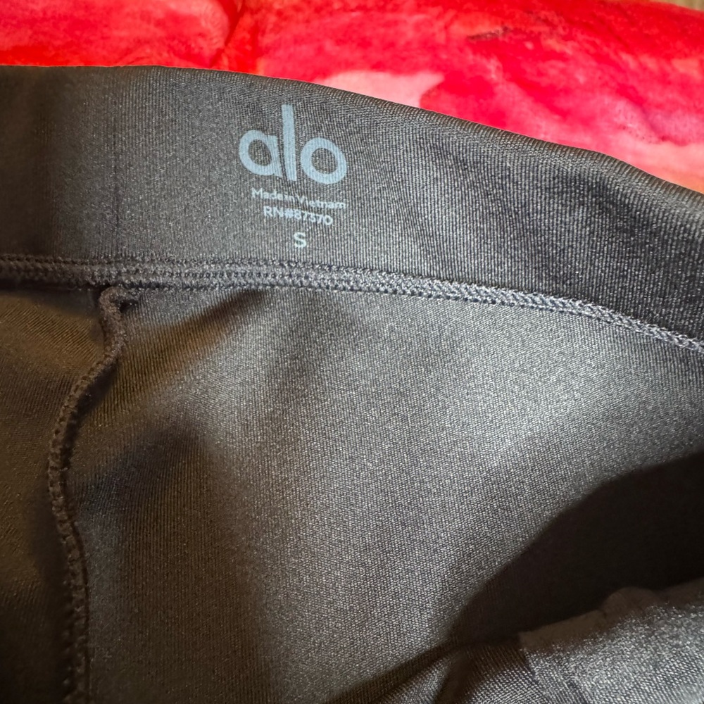 ALO Yoga Dual Black Leggings bundle - Picture 4 of 5